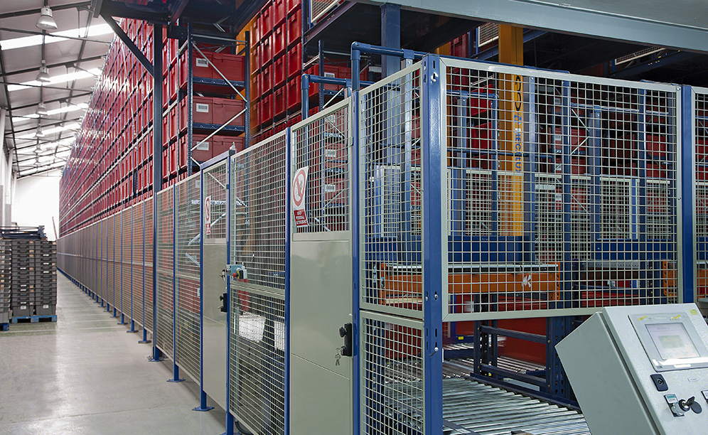 A Unidroco dispõe de um armazém automático miniload com capacidade para mais de 14.200 caixas