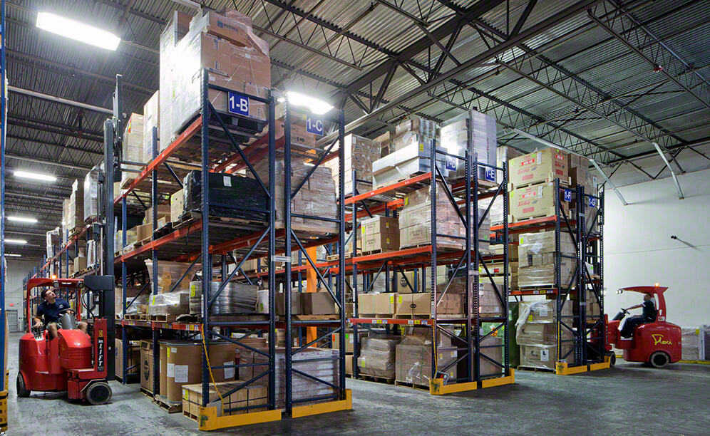 O armazém do operador logístico Interworld Freight nos Estados Unidos