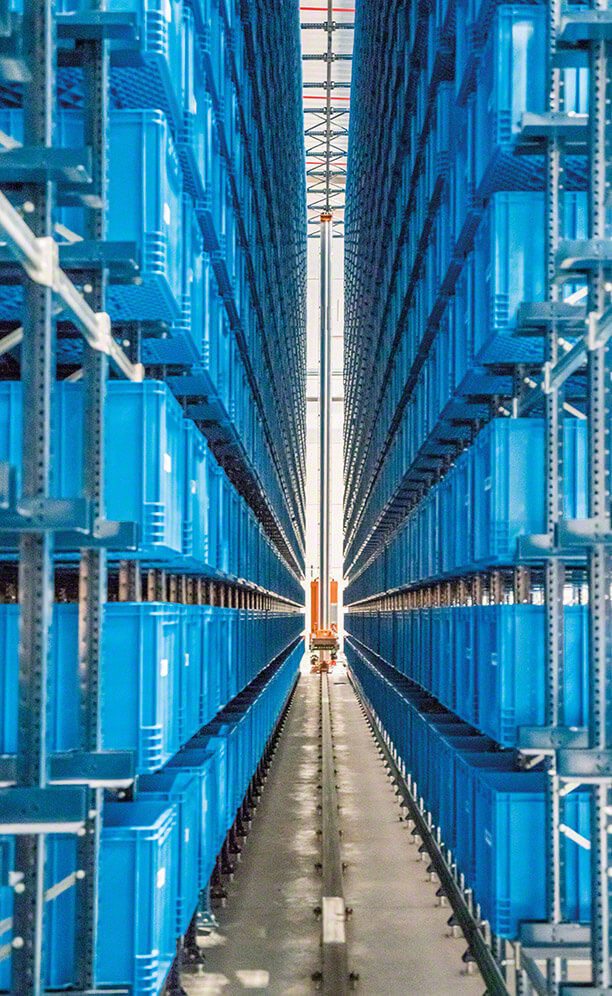O armazém conta com uma capacidade de armazenamento para 5.000 caixas