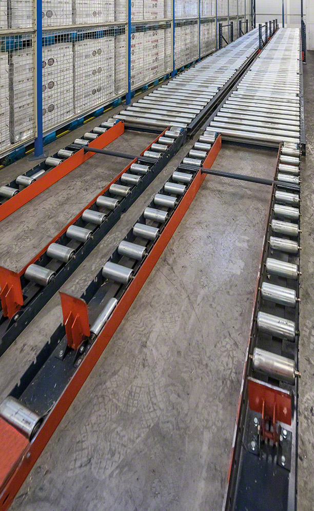 O sistema de pré-cargas reagrupa os paletes de um mesmo pedido ou rota e agiliza a operação de carga nos caminhões de distribuição