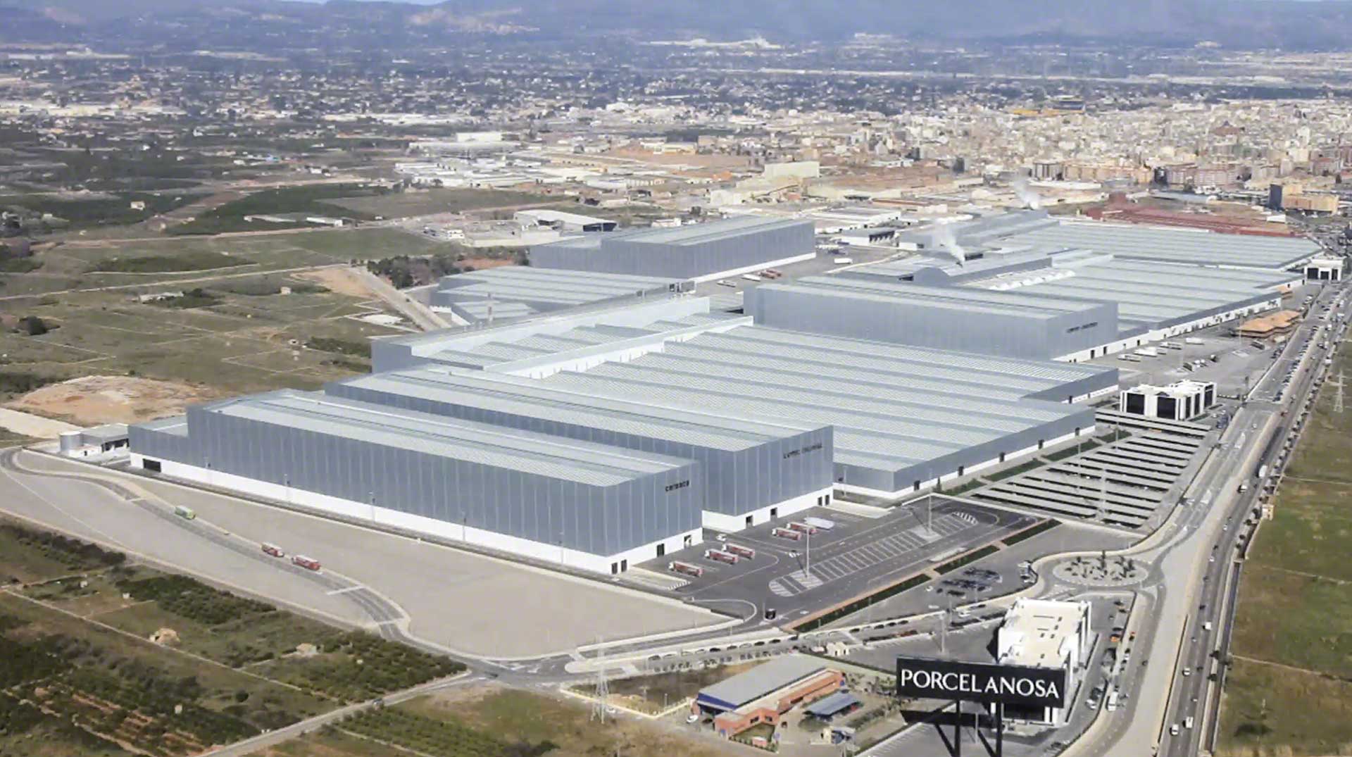 O centro logístico da Porcelanosa em Vila-real está em uma localização ideal para distribuir seus produtos rapidamente em toda a Espanha