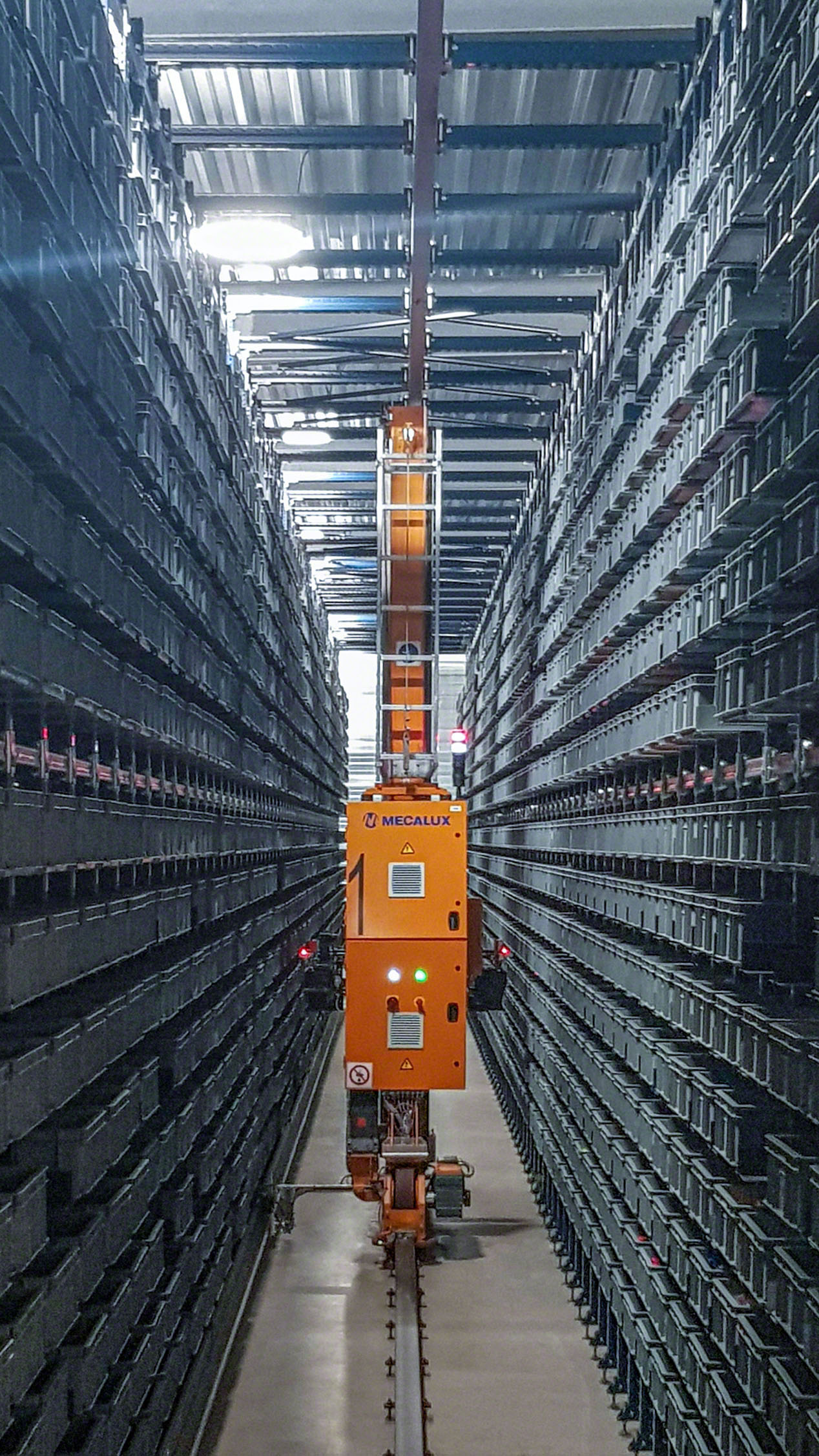 Armazenamento automático de 7.800 caixas com peças de brinquedo