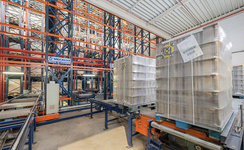 Armazém automático da empresa líder no setor de packaging Alzamora Group