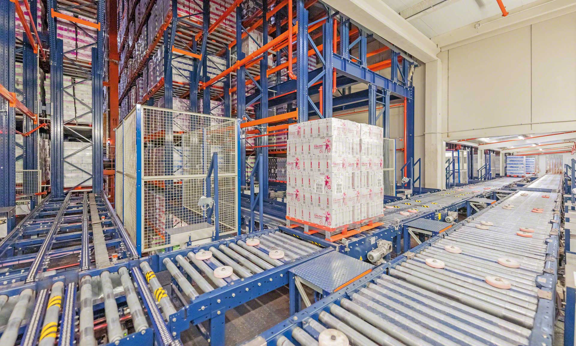 Esnelat automatiza sua logística com dois armazéns automáticos para produtos lácteos