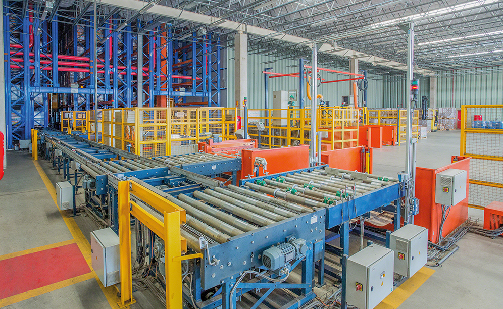 o novo armazém autoportante da BASF tem capacidade para localizar mais de 8.160 paletes