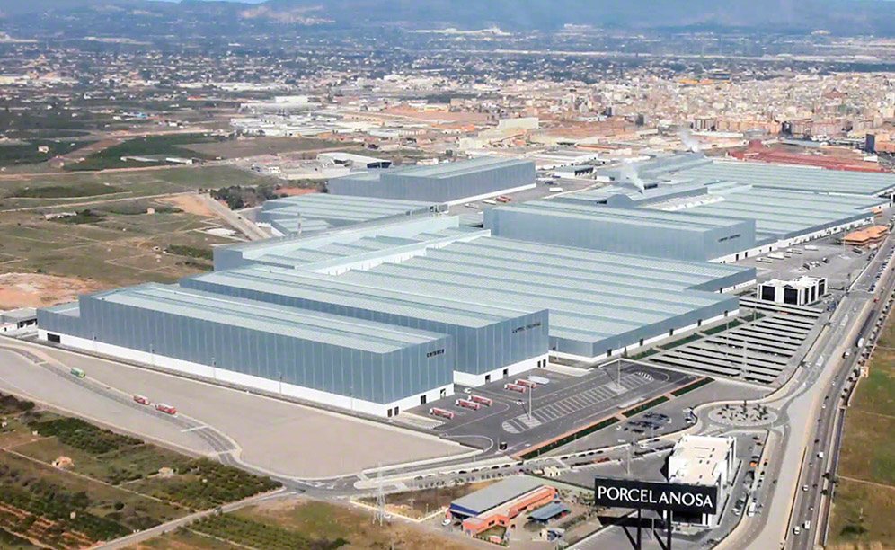 O complexo logístico da Porcelanosa Grupo em Vila-real é composto por cinco centros logísticos