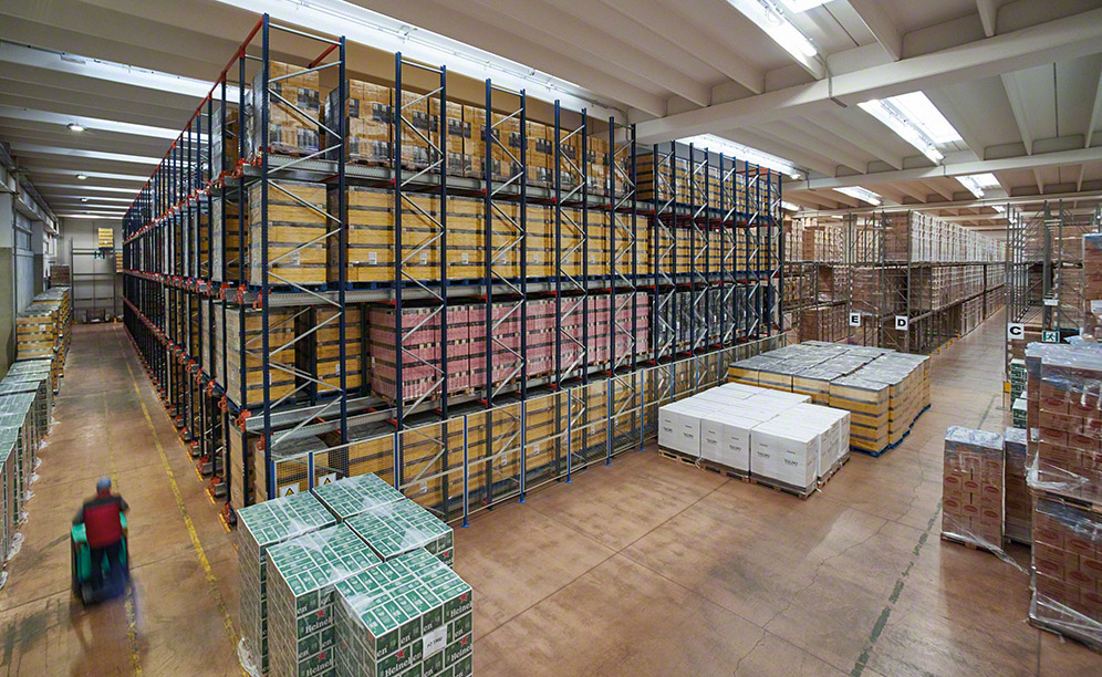 Um armazém de operador logístico com capacidade para mais de 3.000 paletes